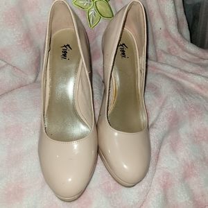 Fioni Nude Pumps